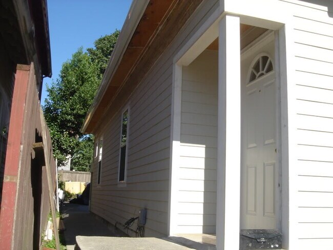 puerta principal - 908 23rd Ave
