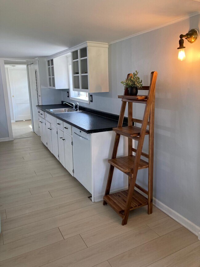 Kitchen - 1294 Jewett St