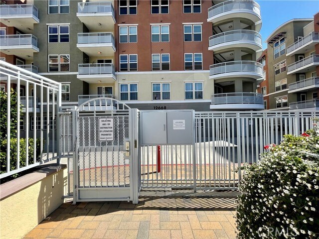 Foto del edificio - 12664 Chapman Ave