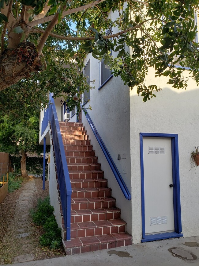 Building Photo - 1541 Elm Ave