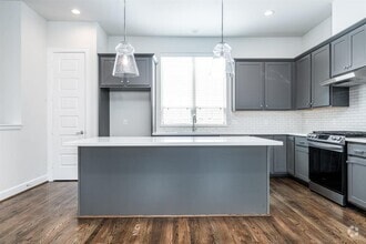 Building Photo - 3028 Charline