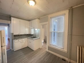 Building Photo - 341 Hanover St