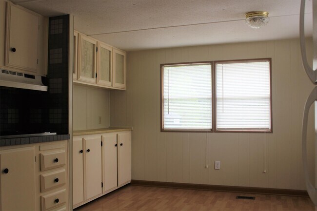 Building Photo - 509 Golden Acres Dr