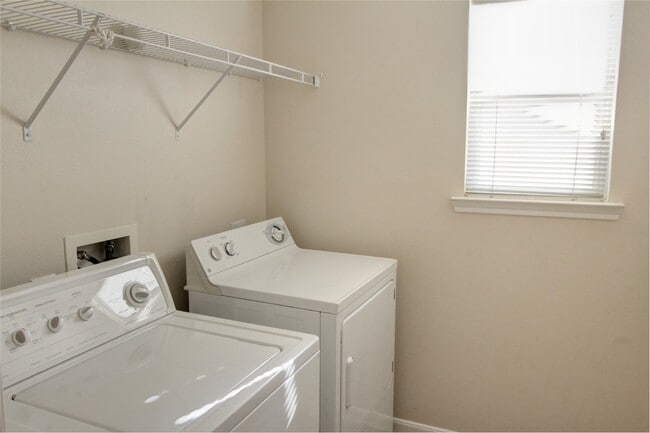 Building Photo - 5530 Violet Path Ln