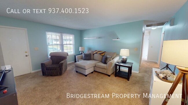 Building Photo - 3 bedroom, 1.5 bath ranch home with 2 car ...