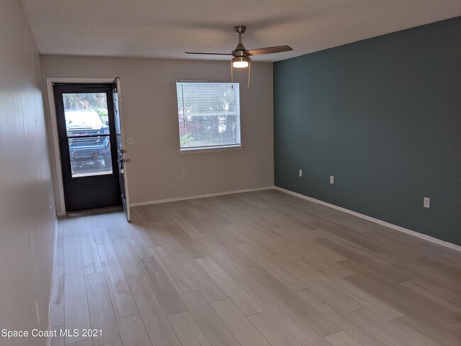 Foto del edificio - 323 Olmstead Dr