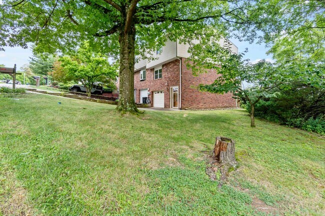 Foto del edificio - AVAILABLE NOW! Check out this BEATIFULLY RENOVATED 2-bedroom townhome in North Versailles!