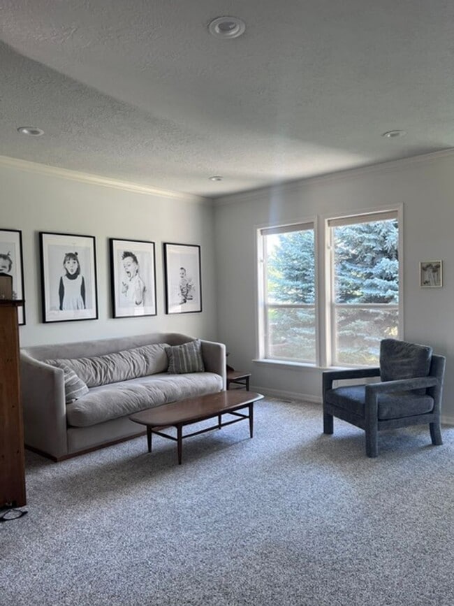 Building Photo - Custom Home in a Serene Setting - Large Lo...