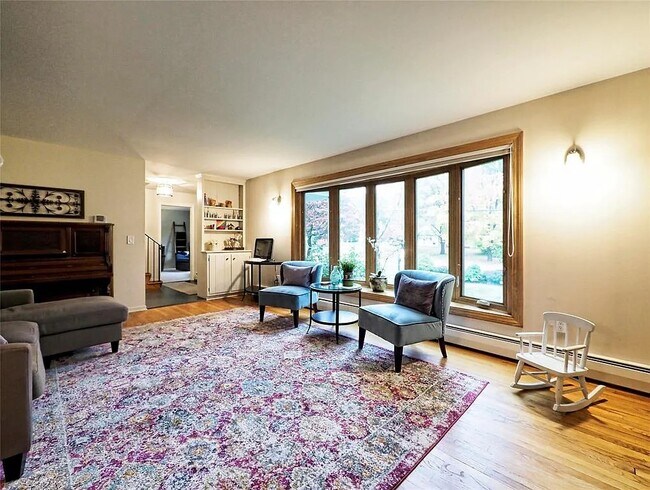 Foto del edificio - 617 Midvale Rd