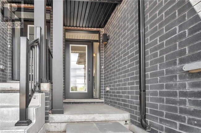 Building Photo - 102 Gort Ave