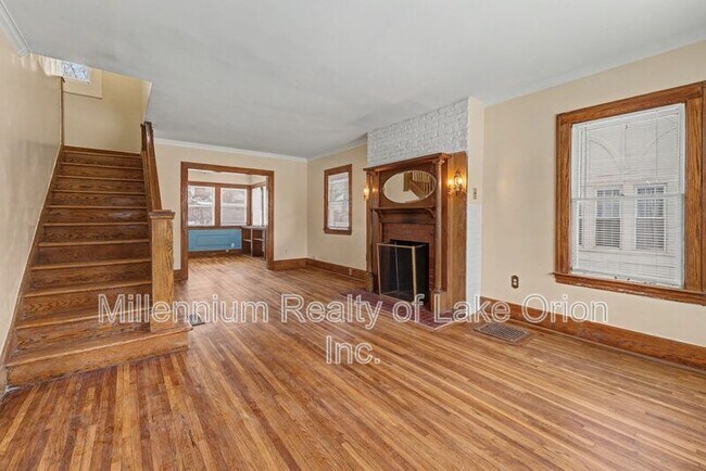 Foto del edificio - 52 E Iroquois Rd