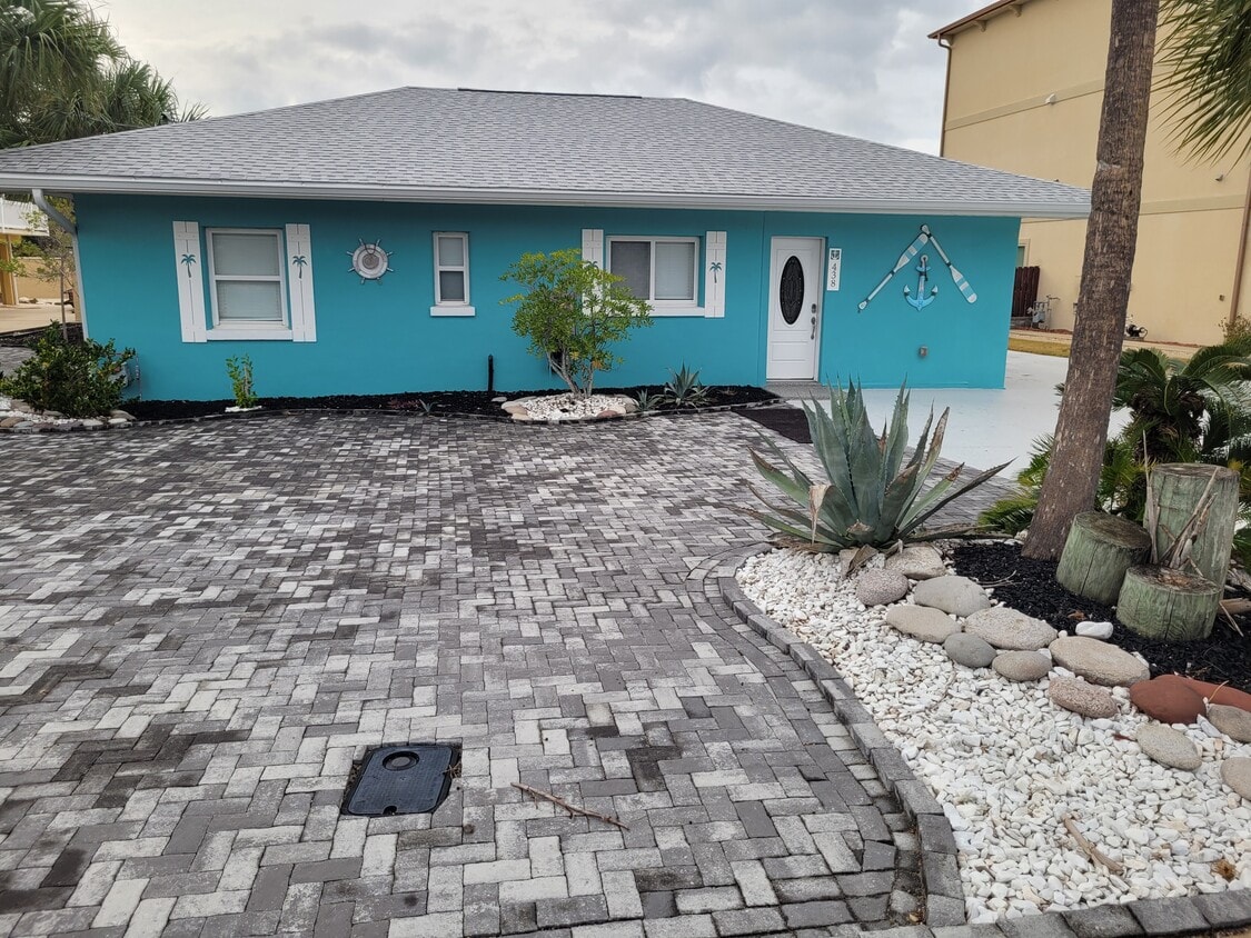 Frente - 438 Cardinal Ave