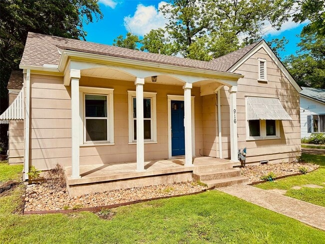 Building Photo - 916 E 37th St