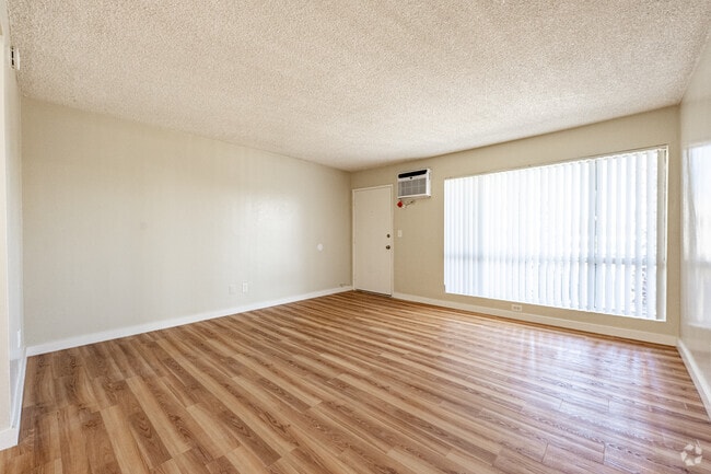 2BR, 1BA - 953SF - Living Room - Villa Santa Fe