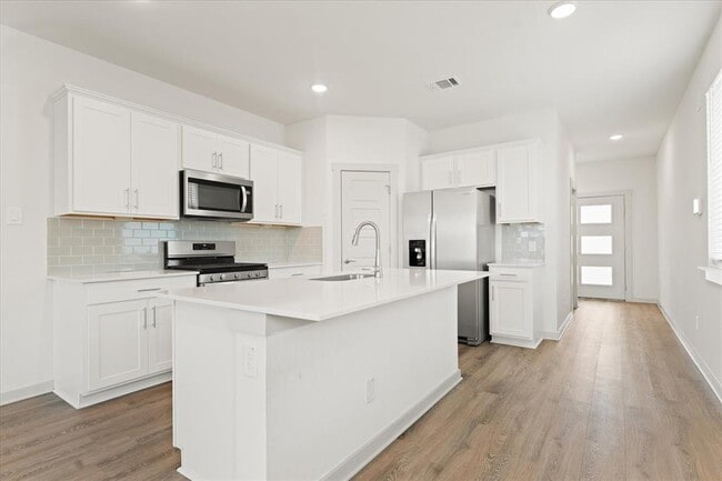 Building Photo - 523 Millbrook Blvd