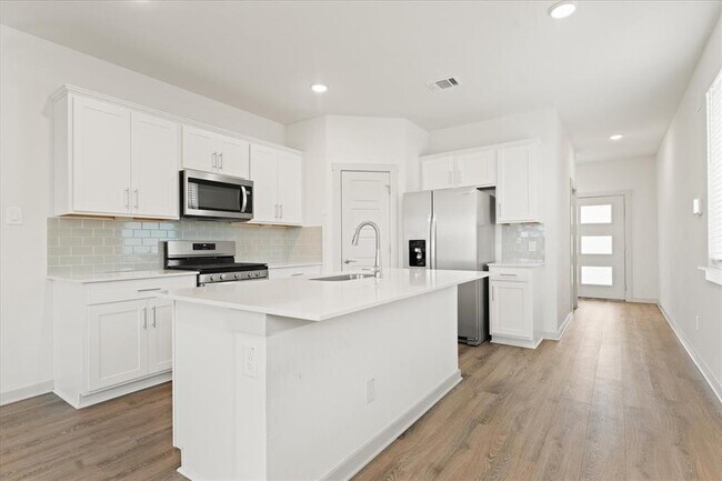 Foto del edificio - 523 Millbrook Blvd