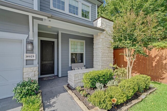 Foto del edificio - 8925 Highgate Ln