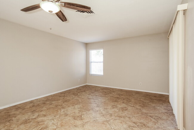 Foto del edificio - 1314 W Rockwell Dr