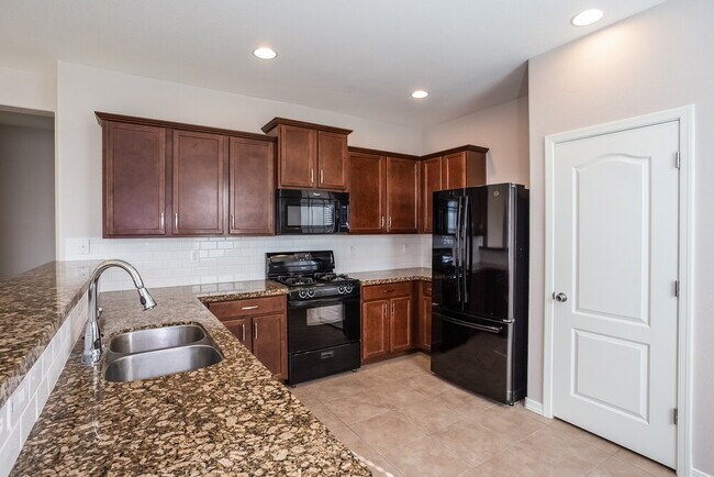 Foto del edificio - 33022 N Falcon Trail