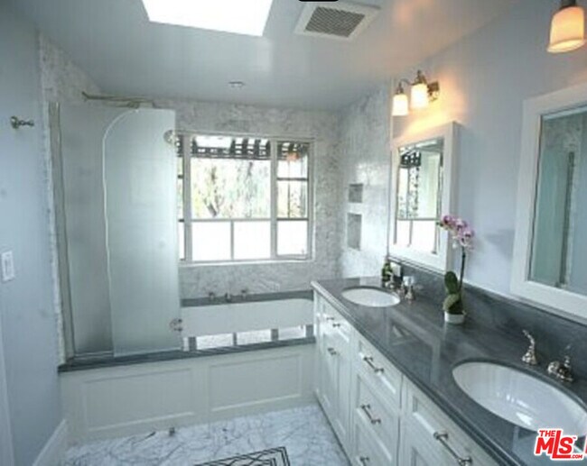 Foto del edificio - 10357 Bannockburn Dr