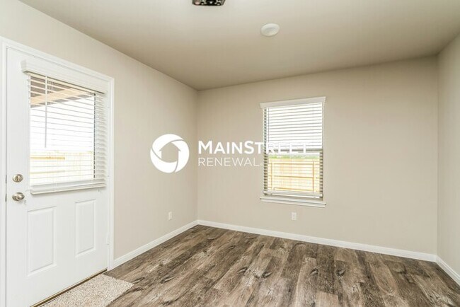 Foto del edificio - 4 Bedroom Pet-Friendly Home in Newcastle, OK with Main Street Renewal