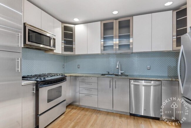 Foto del edificio - Triplex house with PRIVATE ROOF DECK!! 3 B...