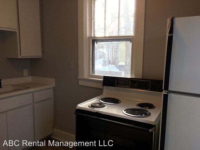 Building Photo - 136 E King St