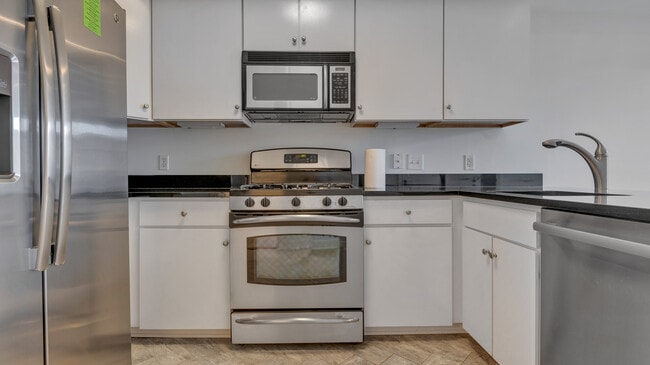 Building Photo - 1117 10th St NW