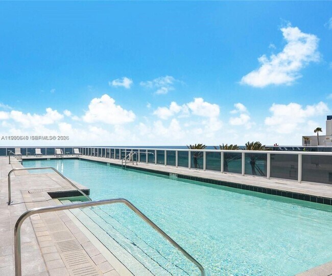Building Photo - 15901 Collins Ave