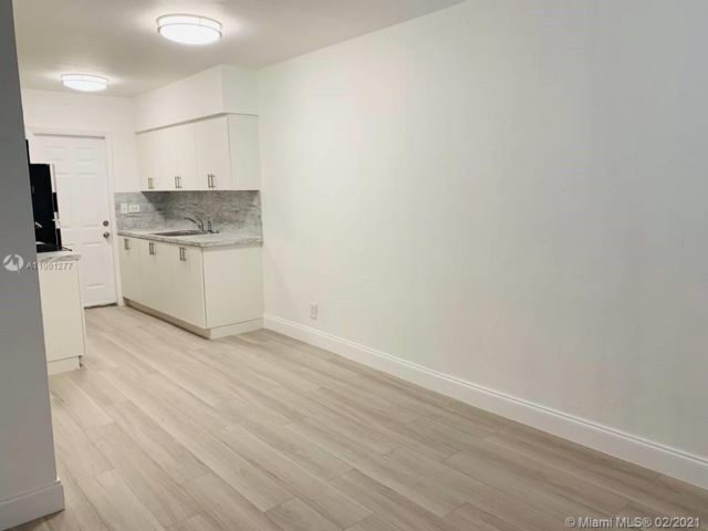 Building Photo - 738 NE 86th St