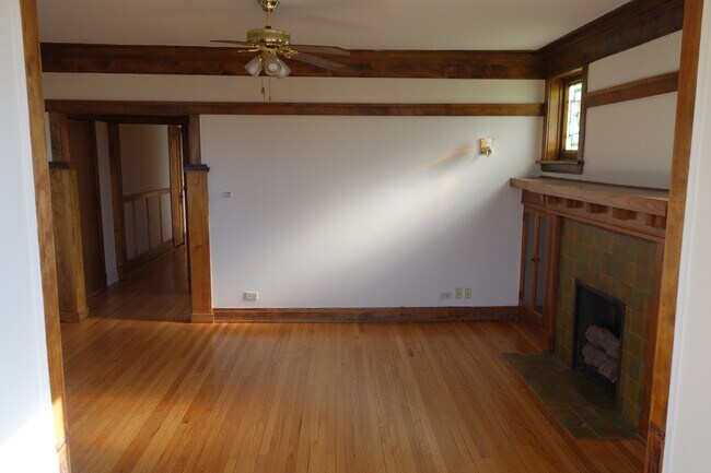 Livingroom - 2401 N Kedzie Blvd