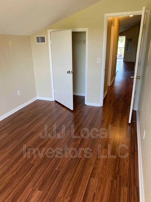 Foto del edificio - 7295-7297 Albany Rd