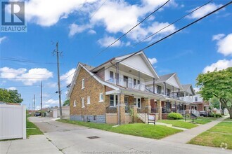 Building Photo - 749 Niagara St