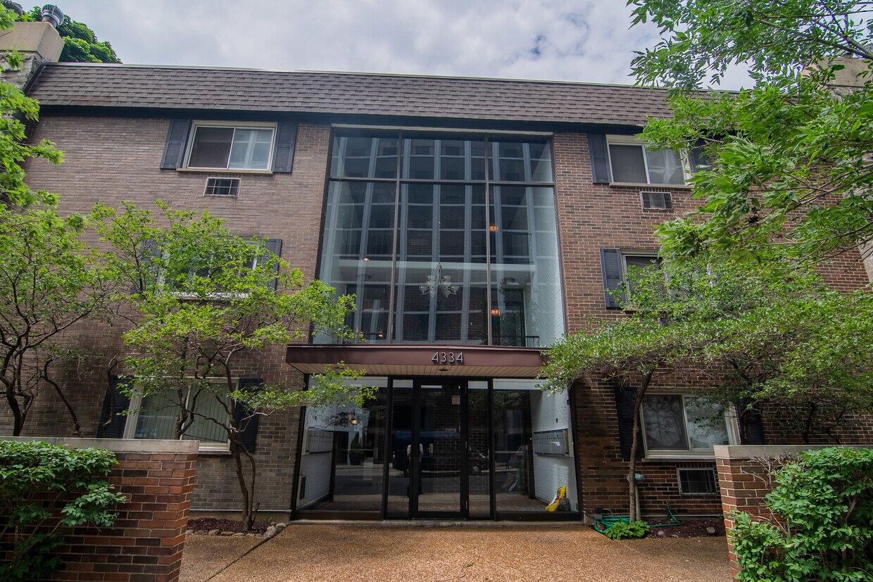 Primary Photo - 4334 N Clarendon Ave