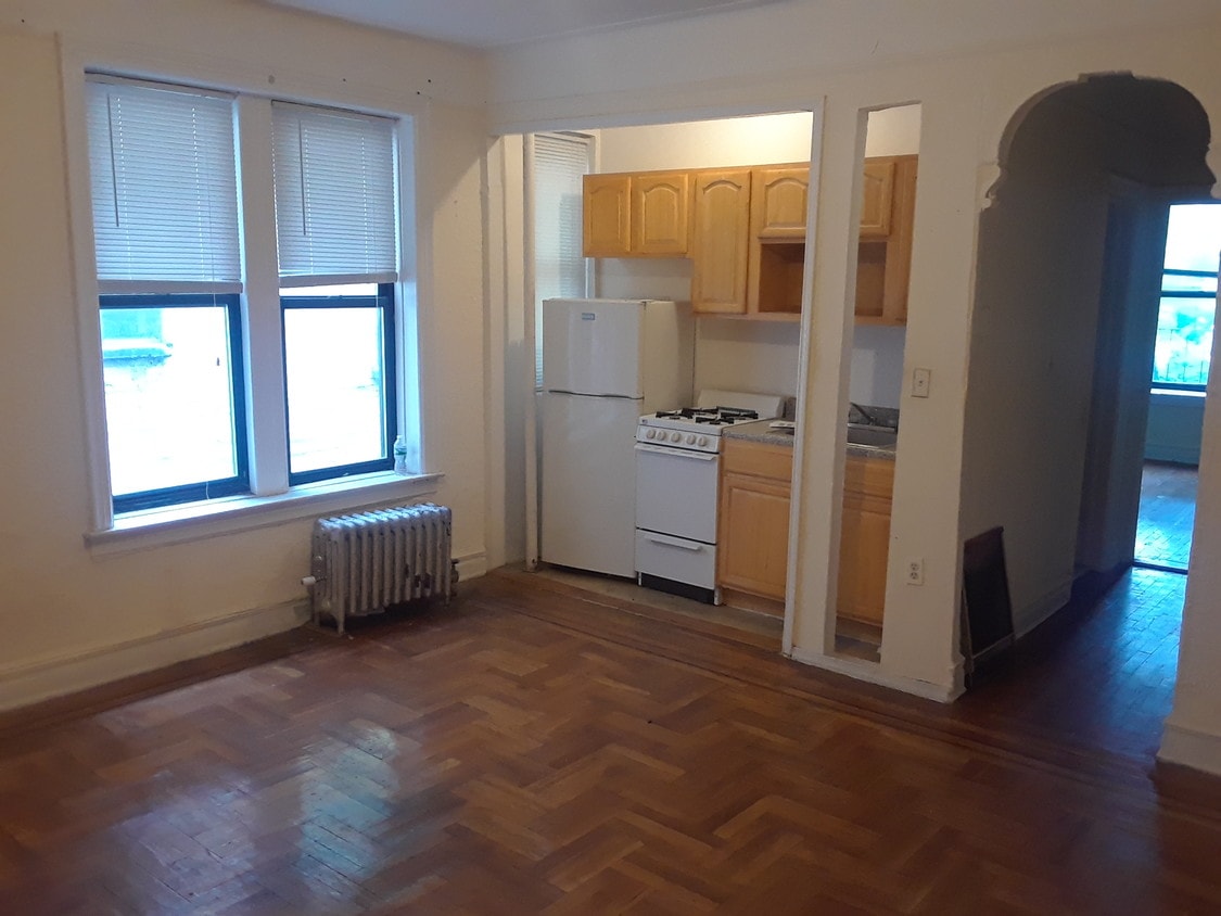 Primary Photo - 1340 E 9th St