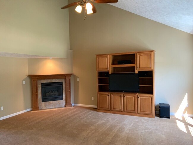 Building Photo - 1631 Frontier Dr