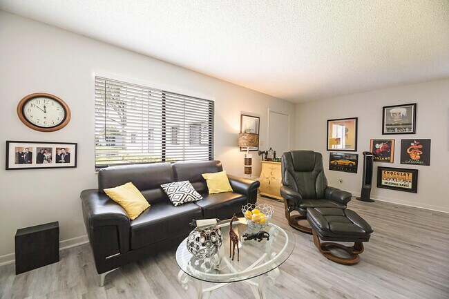 Foto del edificio - 15036 Ashland Ln