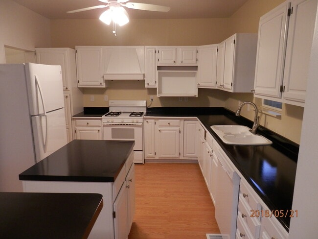 Building Photo - 501 Penn St