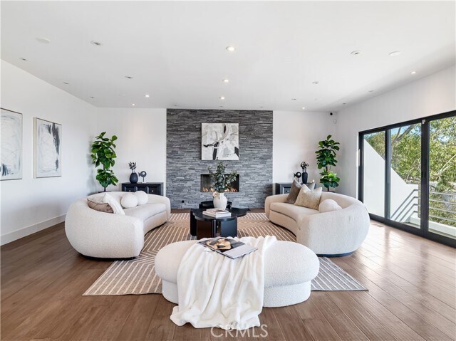 Foto del edificio - 2287 Sunset Plaza Dr