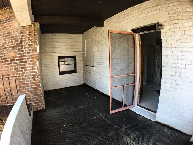 2nd floor - Private Balcony - 17 Radcliffe road