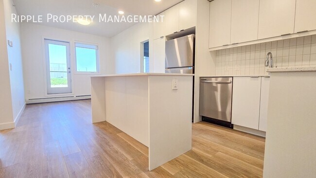 Photo du bâtiment - Modern 2 Beds, 2 Baths Apartment/Condo | 2...