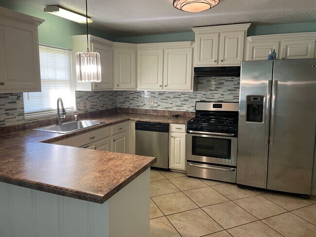 Foto del edificio - 4 bed 2.5 bath