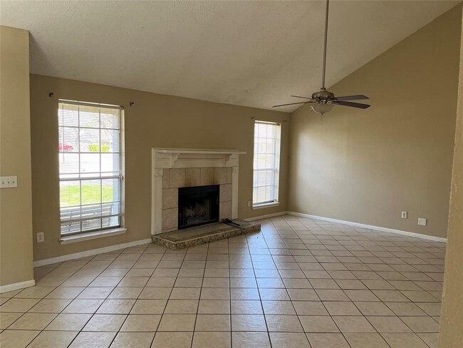 Building Photo - 9630 Oldenburg Ln