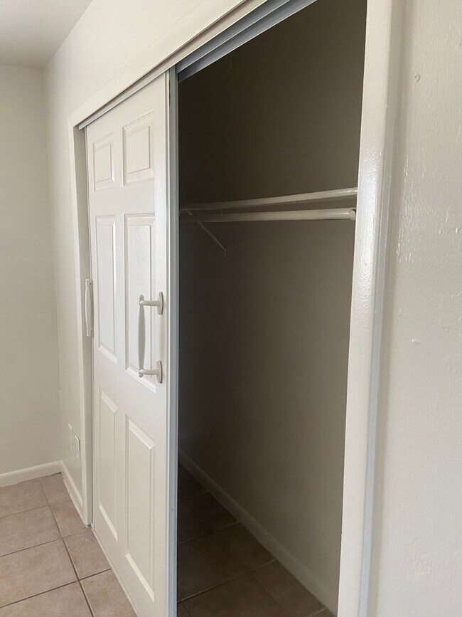 Foto del edificio - 2 Bedrooms 1 Bath Duplex