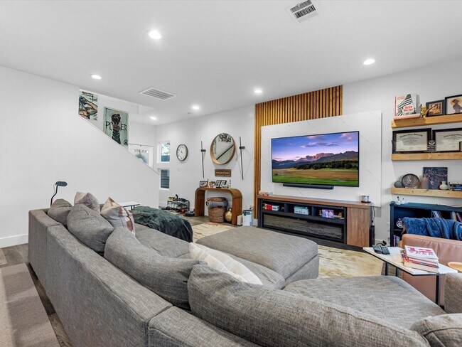 Foto del edificio - 2222 Wavell St