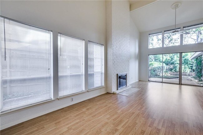 Foto del edificio - 7638 Royal Ln