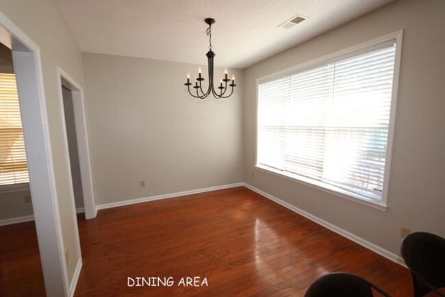 Building Photo - LARGE OPEN FLOOR PLAN - WALK TO CORDOVA SC...