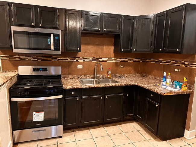 kitchen - 3457 S Prairie Ave