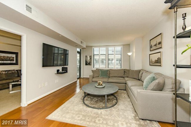 Foto del edificio - 1021 N Garfield St