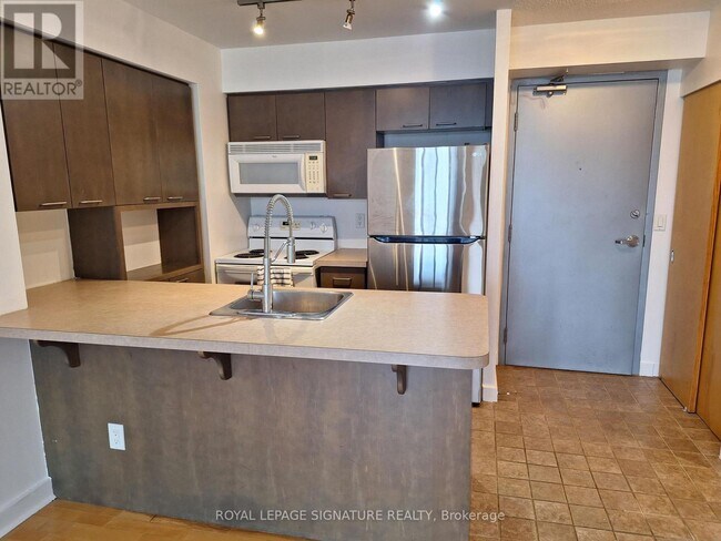 Photo du bâtiment - 255 Richmond St E